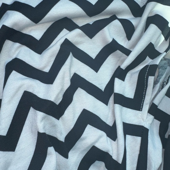 NeW - Perfect T -Lularoe - Picture 3 of 5